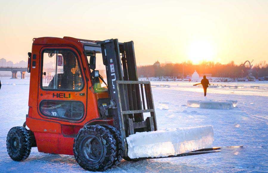 哈爾濱冬季(jì)采冰 采冰工(gōng)具