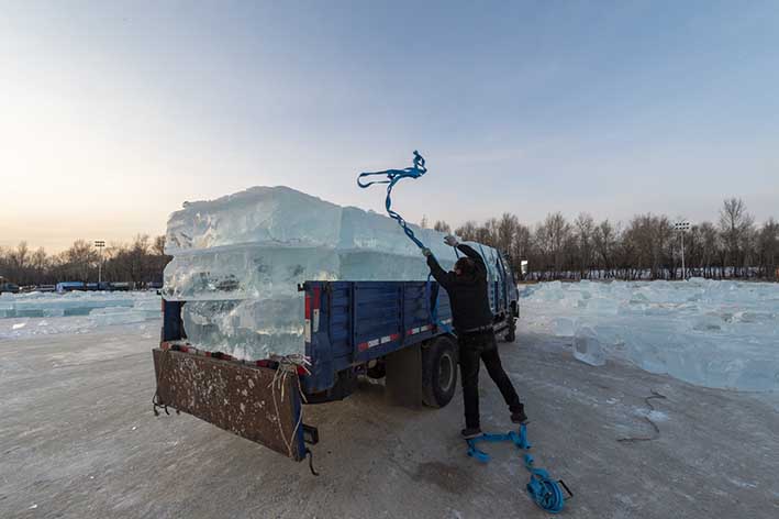 哈爾濱(bin)冬季采冰 采(cai)冰工具