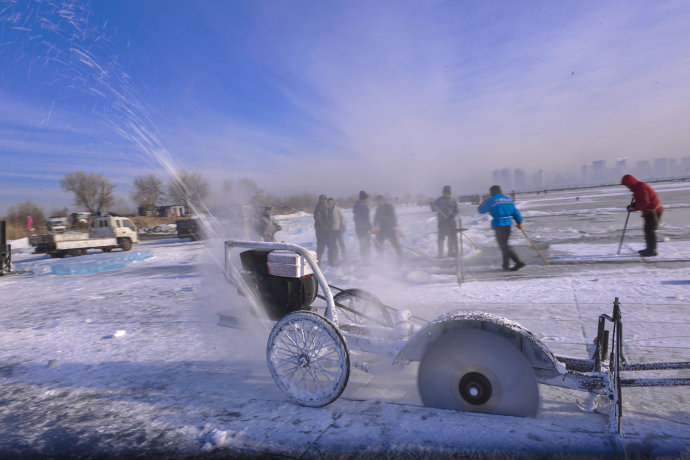 哈(hā)爾濱冬季采(cǎi)冰 采冰工具(jù)