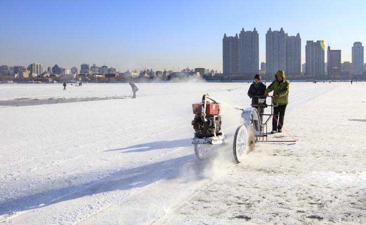 哈爾濱冬(dong)季采冰 采冰(bing)工具