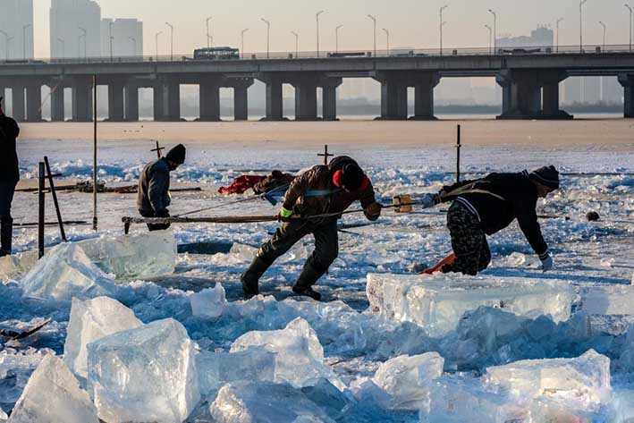 哈(hā)爾濱冬季采(cǎi)冰 采冰工具(jù)