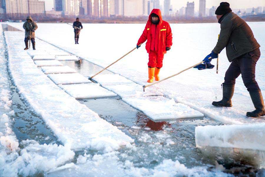 哈爾濱冬季(jì)采冰 采冰工(gōng)具